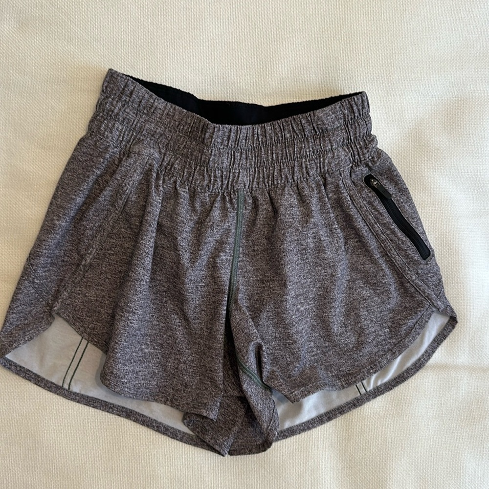 Lululemon Tracker low rise 4” shorts in Heather